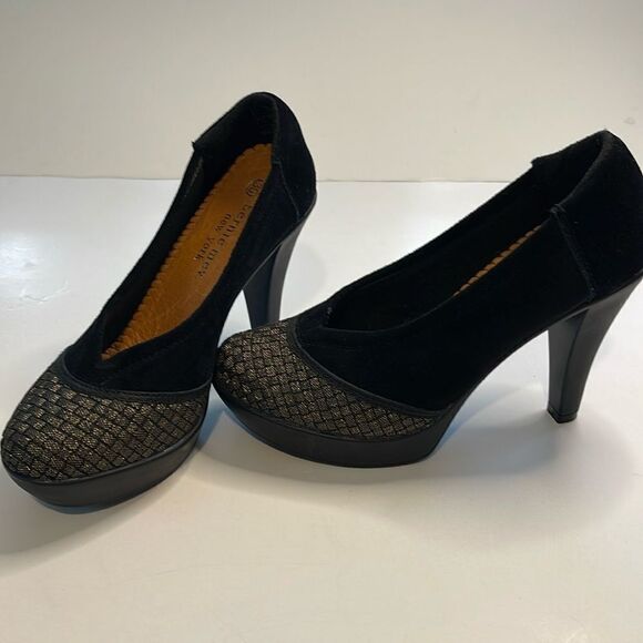 Bernie Mev Suede Pumps - Picture 1 of 7
